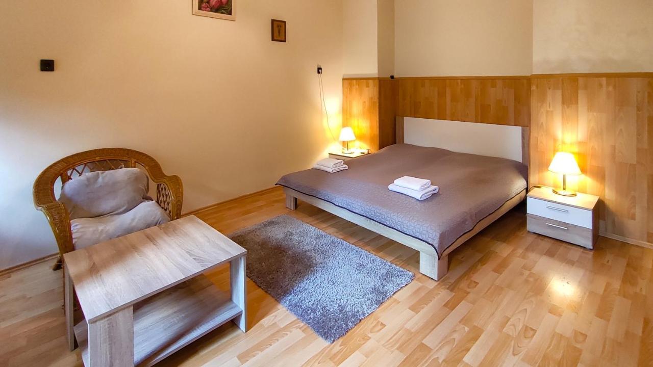 Afrodite Apartmanok Егер Екстериор снимка