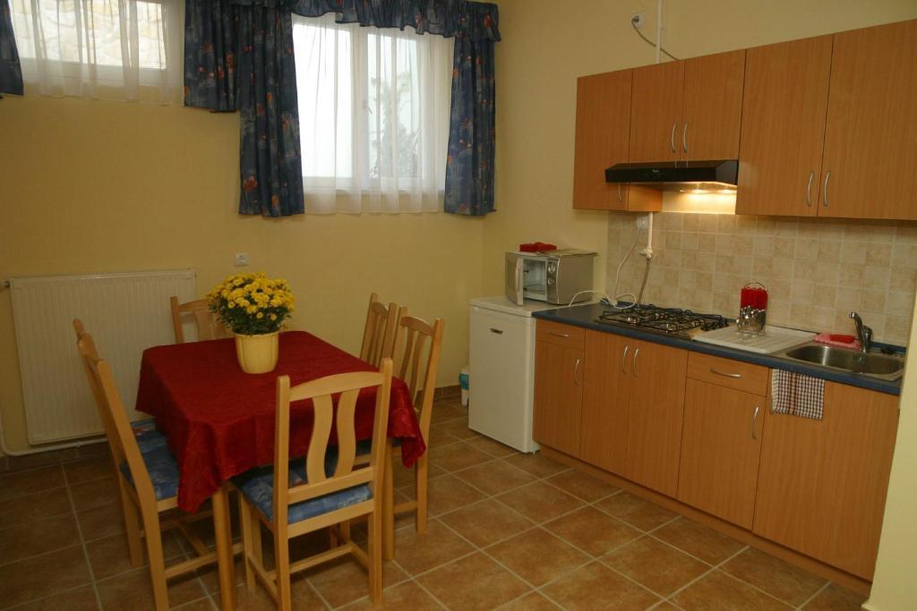 Afrodite Apartmanok Егер Екстериор снимка