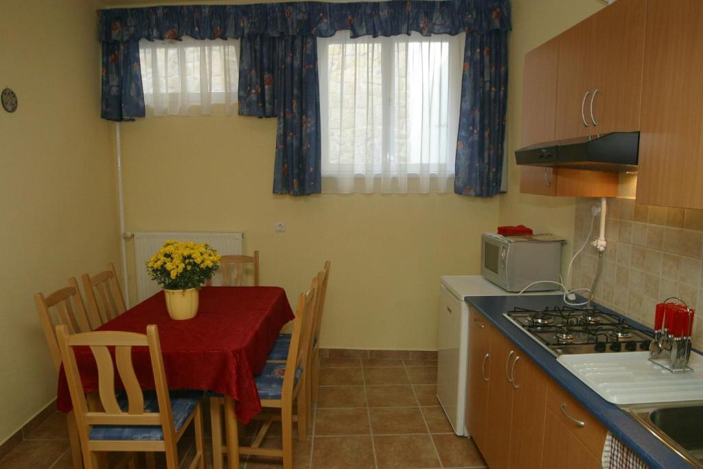 Afrodite Apartmanok Егер Стая снимка